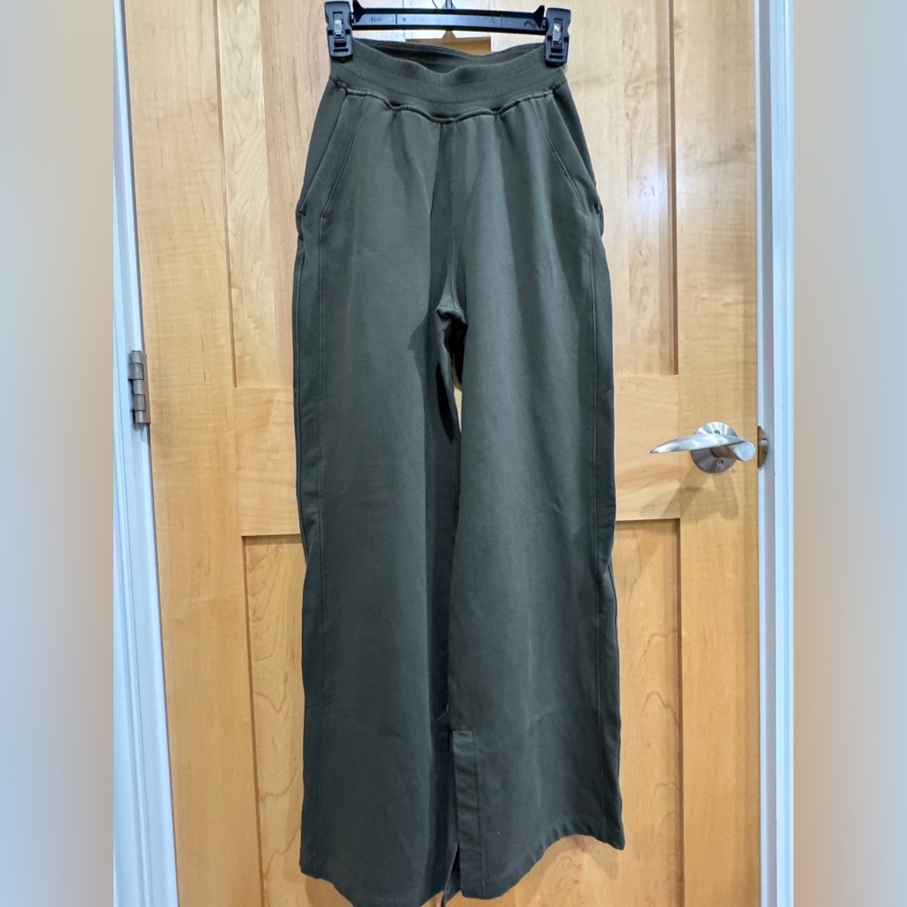 Lululemon wide, split leg sweatpants.
